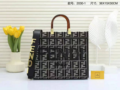 FENDI

Best quality 
without box

120 dhs🇦🇪🇦🇪

size 36CM

Zain290
♥️♥️♥️