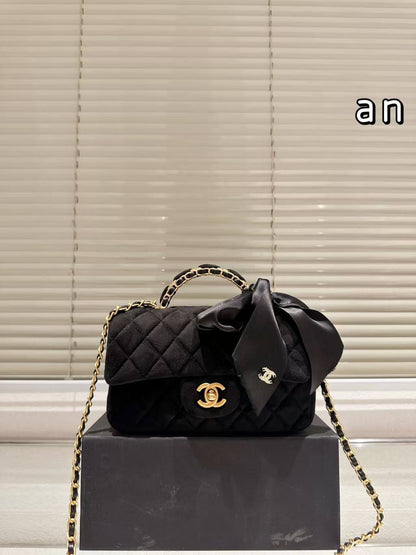 Chanel 
High Quality
With. Nice.   Backing.   
270 dhs🪙🌨️

Zain131
♥️♥️♥️
♥️♥️♥️