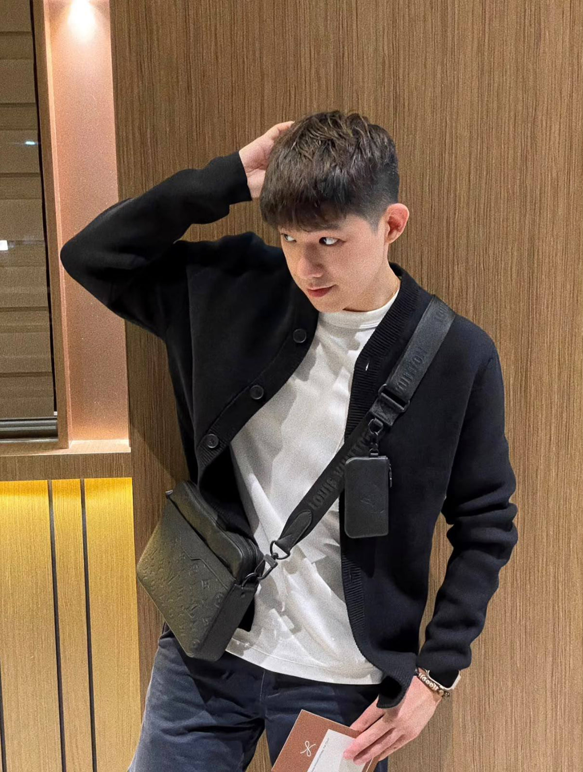 Lv

COPY ONE
 FOR MEN SLING BAG

215 dhs🇦🇪🇦🇪

Zain295
♥️♥️♥️
