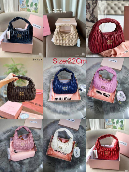 Miu Miu
90 dhs✅

with box。
🎁🎁🎁

22cm

Zain26
♥️♥️♥️