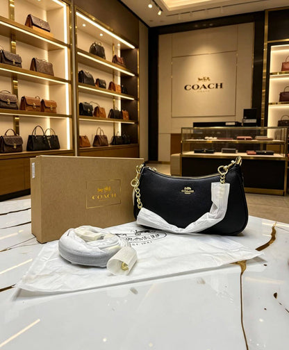 Coach
100 dhs✅
with box 
Good quality

Zain07
♥️♥️♥️