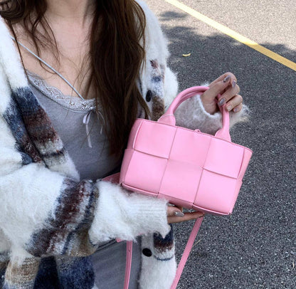 BOTTEGA 
GOOD QUALITY  

WITH BOX
🎁🎁🎁

110 dhs✅

Zain39
♥️♥️♥️