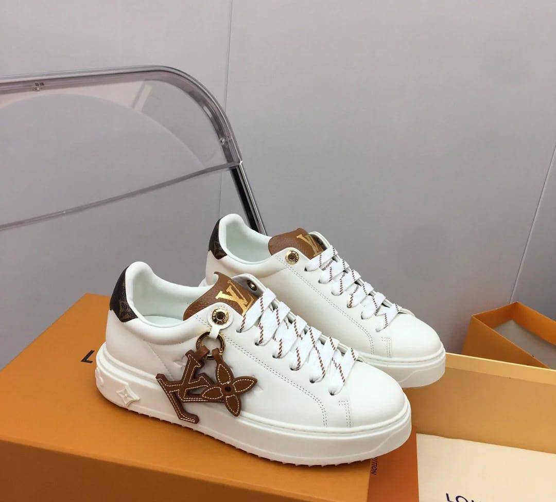 LV Shoes
Size 36-41 
150 DHS🇦🇪🇦🇪

Zain40
♥️♥️♥️