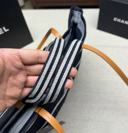 CHANEL 
COPY ONE 
210 dhs✅

Zain295
♥️♥️♥️