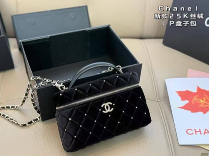 CHANEL 

110 dhs🇦🇪🇦🇪

with box

Zain90
♥️♥️♥️