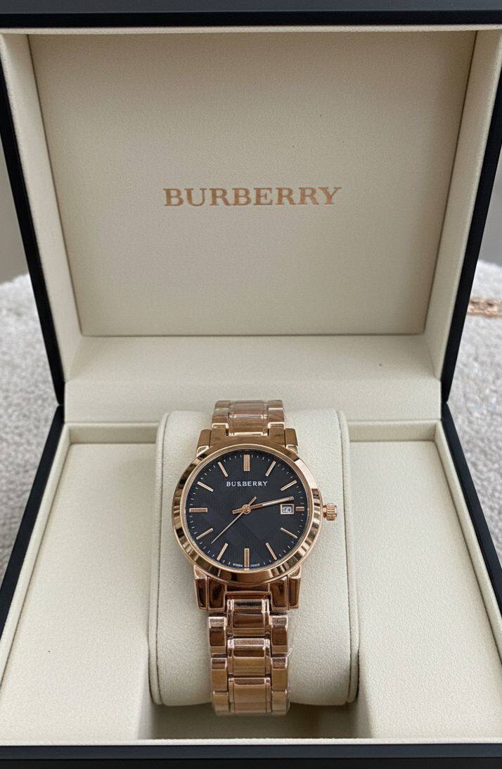 BURBERRY LADIES 
GOOD QUALITY 💯
60 dhs🪙💕

Zain133
♥️♥️♥️