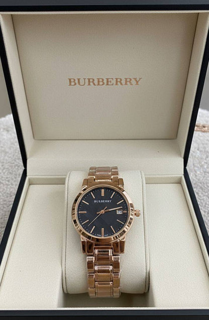 BURBERRY LADIES 
GOOD QUALITY 💯
60 dhs🪙💕

Zain133
♥️♥️♥️