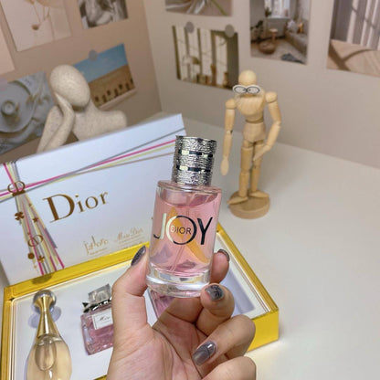 Dior Set
30 ml each 
65 dhs❣️
Very good Quality

Zain24
Zain17
♥️♥️♥️