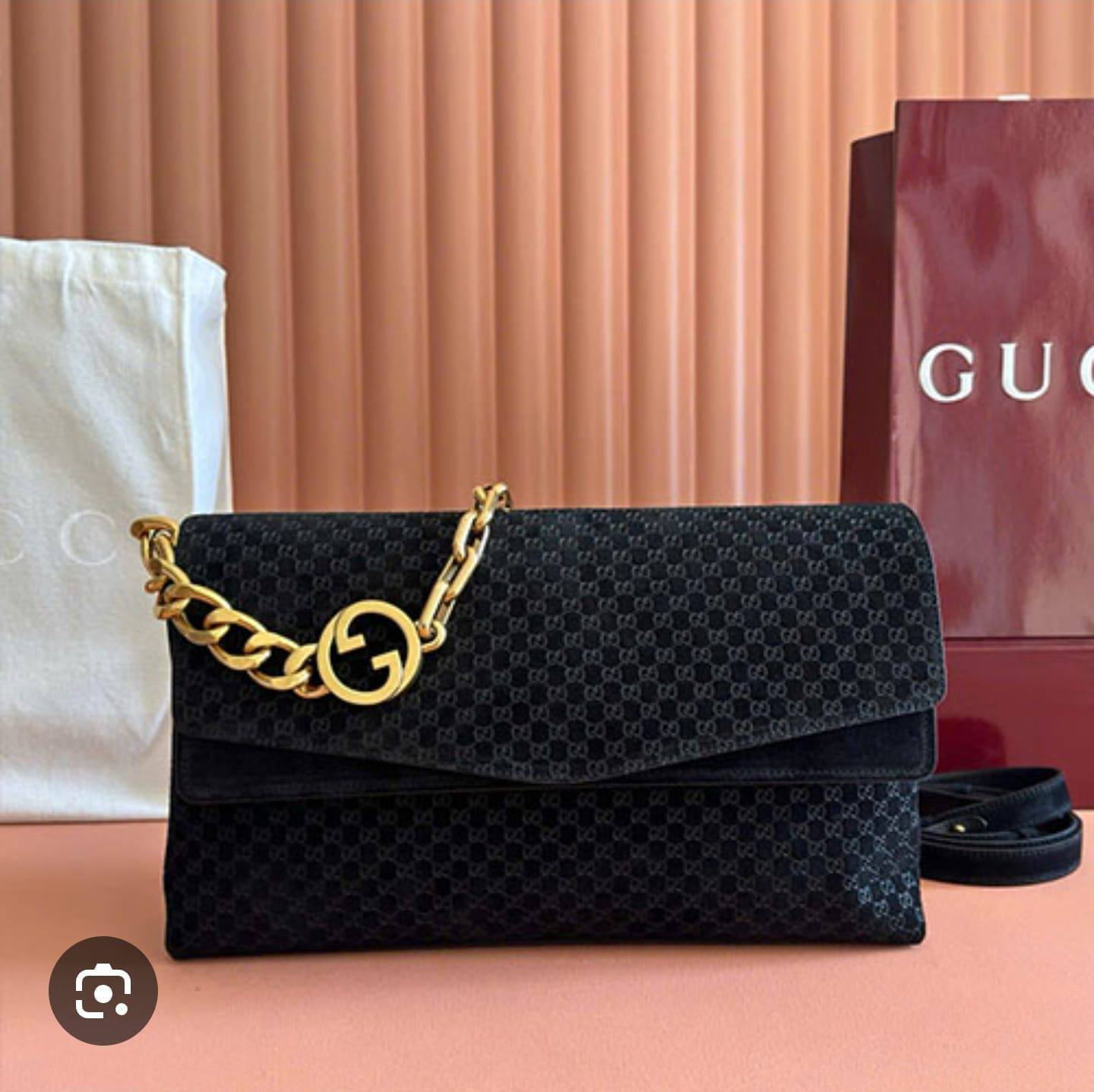 New arrival 
Gucci 💕💕🙋🏻‍♀️ Master
Suede material 🥰
28cm🫶🏼
260 dhs❣️

Zain228
♥️♥️♥️