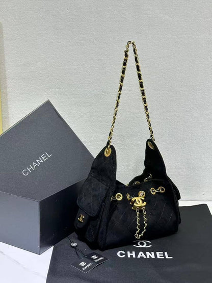 Chanel

high quality

size 20cm

with box
🎁🎁🎁

110 dhs💓

Zain136
♥️♥️♥️