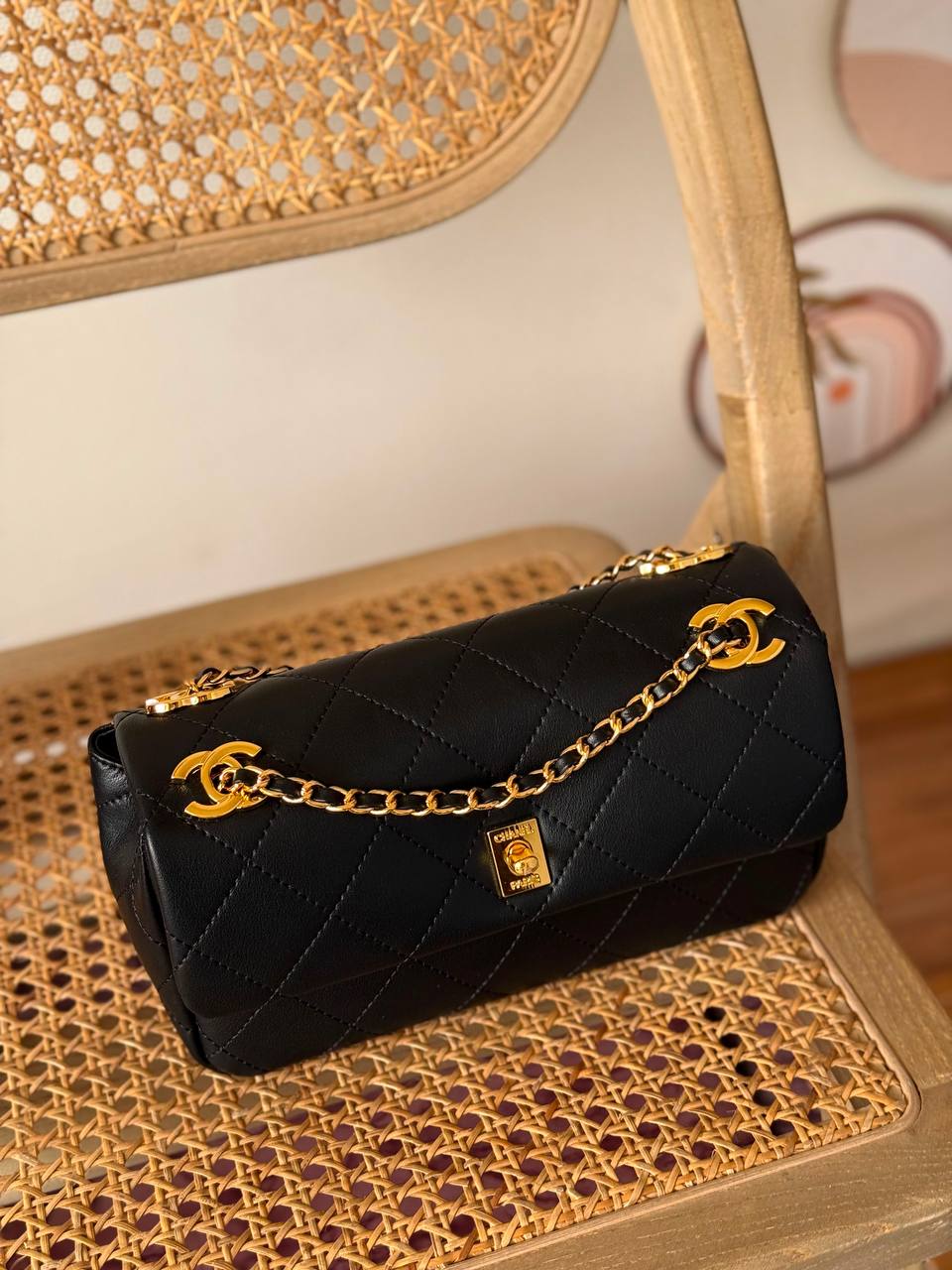 New Collection✨✨✨
CHANEL
25cm
370 dhs🇦🇪🇦🇪
*MASTER QUALITY*
With box🎁

Zain167
♥️♥️♥️