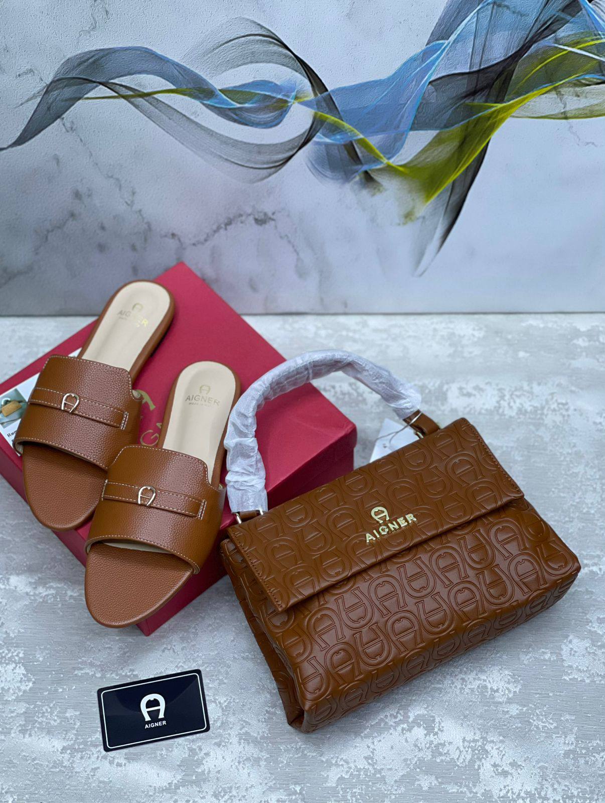 Aigner 
shoes and bag set

170 dhs❣️

Zain175
♥️♥️♥️