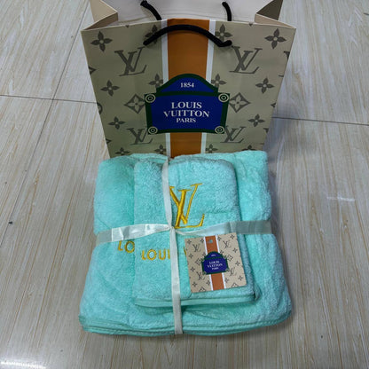 Towel one set
 with paper bag 
45 dhs💓

Zain295
♥️♥️♥️