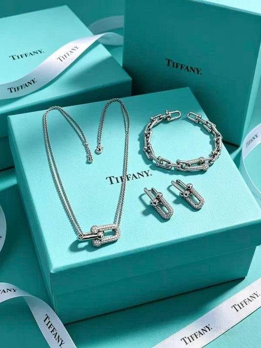 TIFFANY SET
NECKLACE
BRACELET
EARRINGS
WITH GOOD BOX AND PAPER BAG🛍️🎁
140 DHS✅

Zain89
♥️♥️♥️