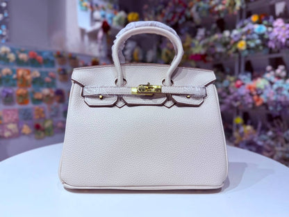 Hermes 
25cm  Golden
110 dhs💛

Zain44
♥️♥️♥️