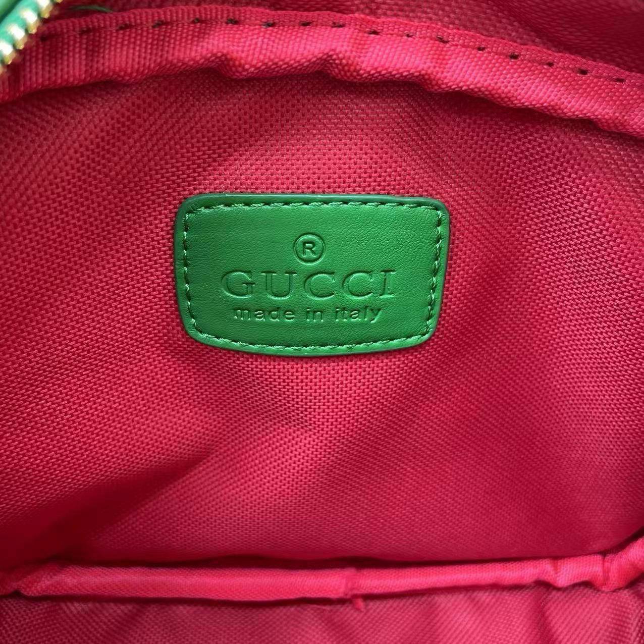 Gucci

23*16*7cm

With box 
🎁🎁🎁

60 dhs✅

Zain17
♥️♥️♥️