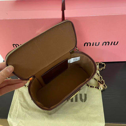 Miu Miu

good Quality bag 

With box 
🎁🎁🎁

80 dhs✅

Zain104
Zain117
♥️♥️♥️