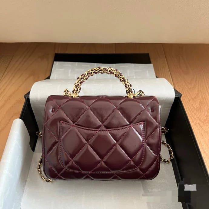 Chanel
100 dhs❣️
size:19*7*13
Good quality，Believe me
With box
🎁🎁🎁

Zain07
♥️♥️♥️
