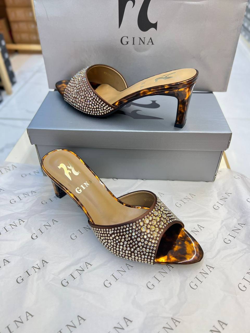 GINA 
Size 36-41 
140 dhs🌺

Zain88
♥️♥️♥️