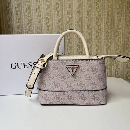 Guess Handbag
Size : 21 * 14 * 7 cm
90 dhs🪙🌺

with box🎁

Zain115
♥️♥️♥️
