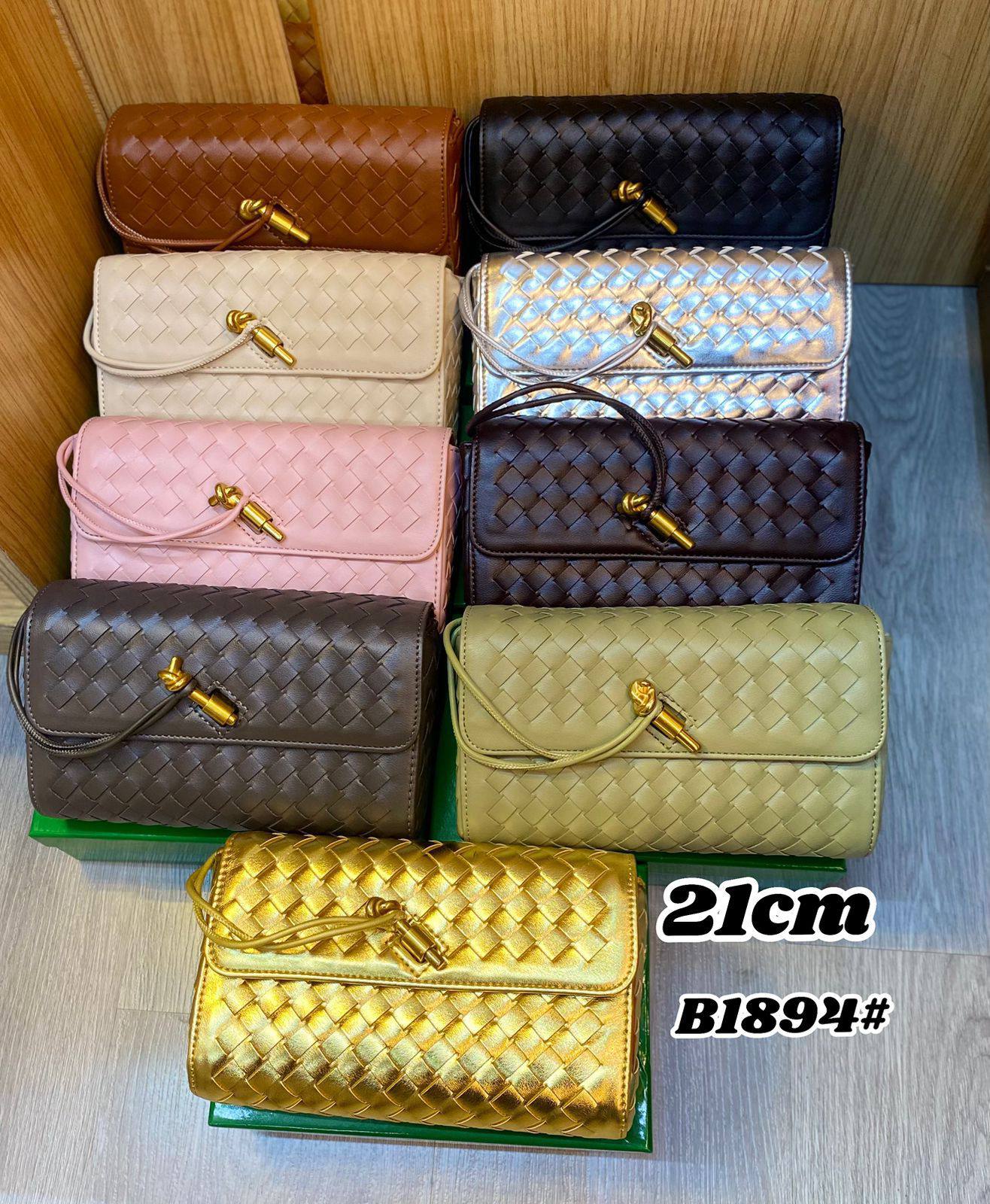 Bottega
good quality
120 dhs❣️

Zain107
♥️♥️♥️