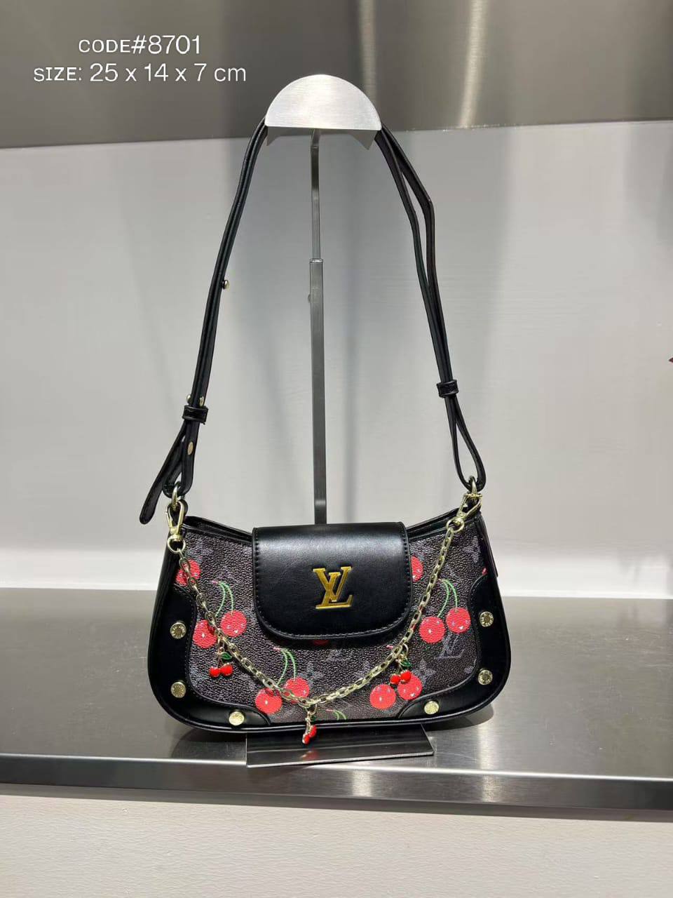 LV
sʜᴏᴜʟᴅᴇʀ ʙᴀɢ
ɢᴏʟᴅ ʜᴀʀᴅᴡᴀʀᴇ
sɪᴢᴇ : 25 cm

70 dhs🪙💕

Zain31
♥️♥️♥️