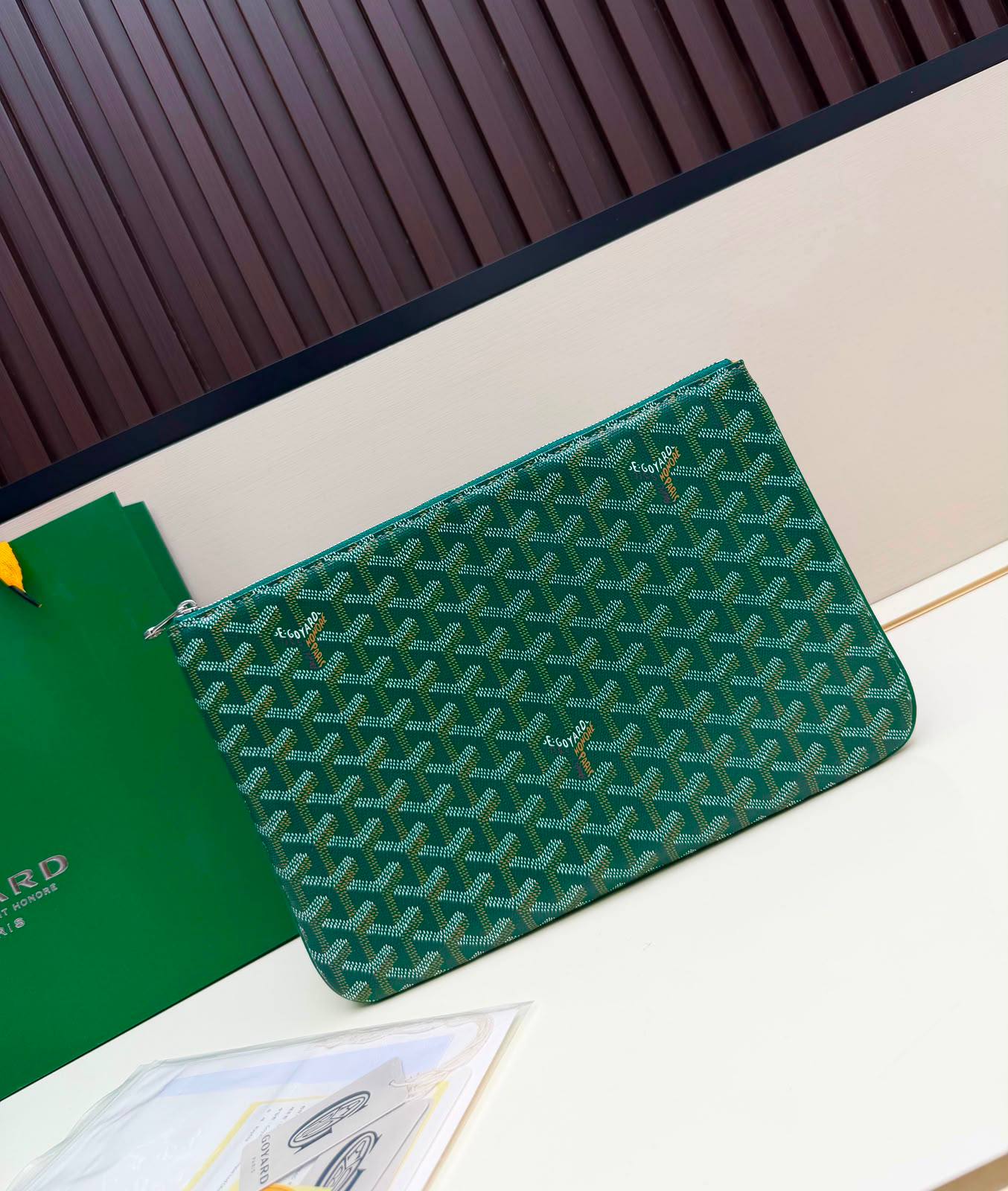 GOYARD
 HAND BAG POUCH UNISEX GOOD QUALITY WITH BOX
85 dhs✅

Zain39
♥️♥️♥️