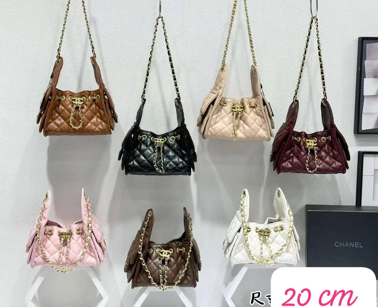 Chanel

withbox 

100 DHS🇦🇪🇦🇪

Zain143
♥️♥️♥️
