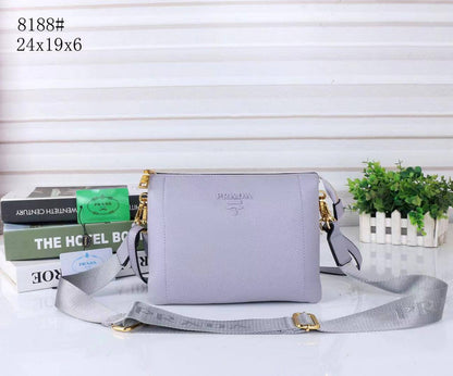Prada
withbox 🎁

110 dhs✅

Zain143
♥️♥️♥️