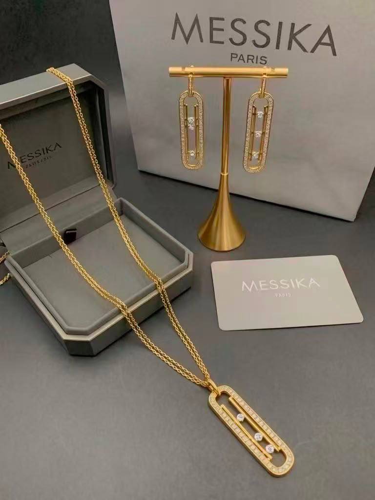 MESSIKA 
MASTER✨💫
SET NECKLACE EARRINGS
160 DHS🇦🇪🇦🇪
 WITH SMALL BOX AND PAPER BAG🛍️🎁

Zain89
♥️♥️♥️