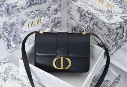 Dior
Master
260 dhs🪙🌨️

Zain153
♥️♥️♥️