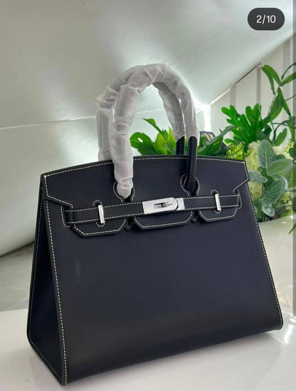 Hermes
GOOD QUALITY 
120 dhs✅
SIZE 30CM

Zain200
♥️♥️♥️