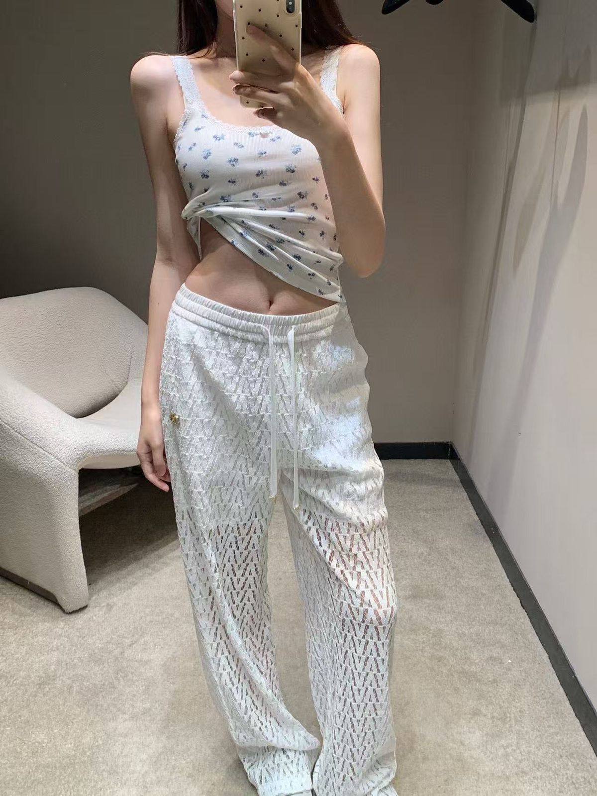 *New collections 💕💕    
180 dhs❣️
*good  quality  
*Sizes:S M L 
*AVAILABL

Zain231
♥️♥️♥️