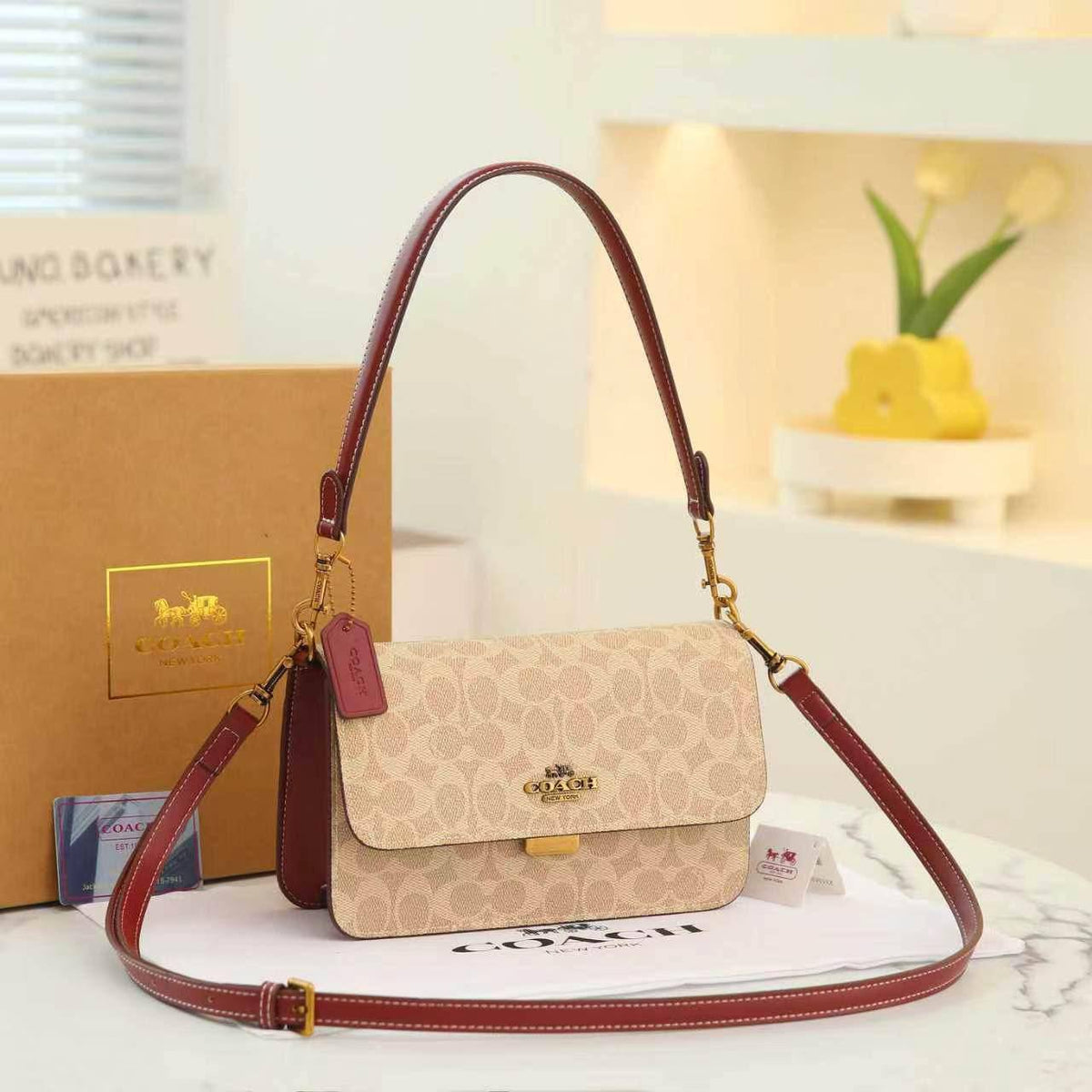 COACH 

NEW CAME 

HIGH QUALITY 
125 dhs🇦🇪🇦🇪

Zain17
♥️♥️♥️