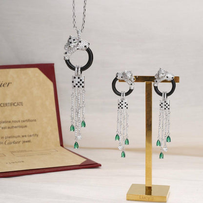 Cartier ❤️‍🔥*
Necklace 🦋
Earring💥
Master quality 💯
With normal boxes 📦 
170 dhs🪙💚
With master box 🗃️ 
220 dhs🪙💚

Zain216
♥️♥️