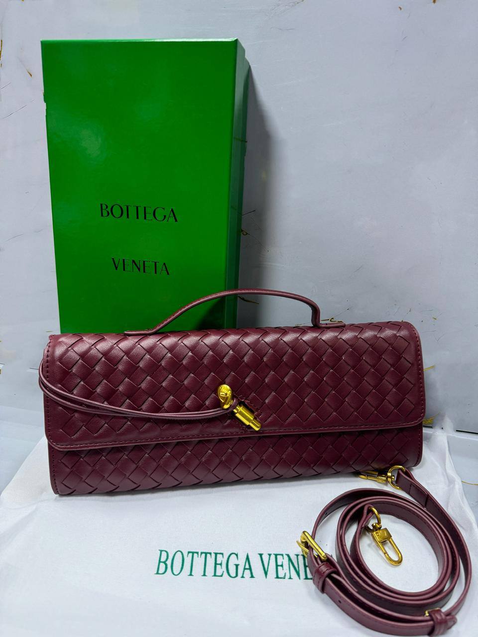 Bottega

High quality

With box 

105 dhs💓

Zain50
♥️♥️♥️