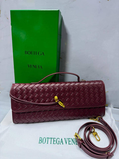 Bottega

High quality

With box 

105 dhs💓

Zain50
♥️♥️♥️