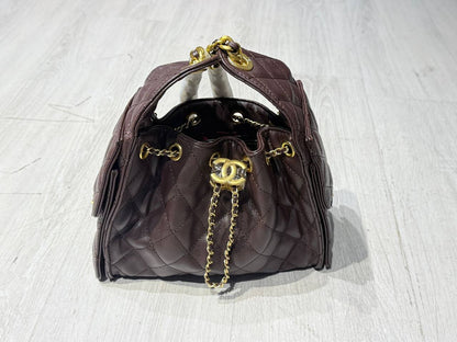 CHANEL 
22cm
120 dhs✅

with box
🎁🎁🎁

Zain44
♥️♥️♥️