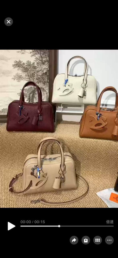 Hermes

with box
🎁🎁🎁

105 dhs🪙

Zain143
♥️♥️♥️