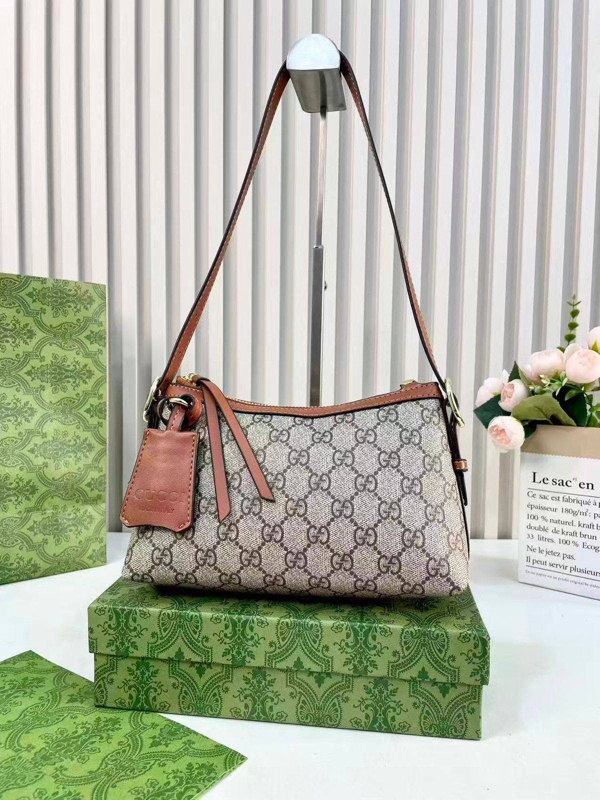 Gucci
95 dhs❣️

With Box
🎁🎁🎁

Zain50
♥️♥️♥️
