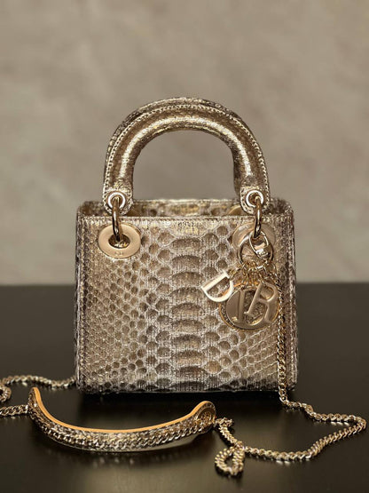 Dior
𝐋𝐀𝐃𝐘 𝐃𝐈𝐎𝐑 𝐌𝐈𝐍𝐈 𝐒𝐈𝐙𝐄 𝟏𝟕𝐂𝐌 𝐒𝐍𝐀𝐊𝐄 𝐋𝐄𝐀𝐓𝐇𝐄𝐑 𝐒𝐔𝐏𝐄𝐑 𝐌𝐀𝐒𝐓𝐄𝐑 𝐐𝐔𝐀𝐋𝐈𝐓𝐘🤩
For Price 👇 WhatsApp✅
0568585901 
0507557372
0552275751 Owner Zain 👌

ETAG4
♥️♥️♥️