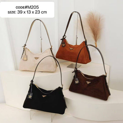 PRADA ᴀɪᴍᴇ́ᴇ
sᴜᴀᴅᴇ ᴍᴀᴛᴇʀɪᴀʟ
ᴡɪᴛʜ ʟᴇᴀᴛʜᴇʀ ᴛʀɪᴍ
ɢᴏʟᴅ ʜᴀʀᴅᴡᴀʀᴇ
ᴀᴅᴊᴜᴅᴛᴀʙʟᴇ sᴛʀᴀᴘ
sɪᴢᴇ: 39 cm

75 dhs💓

Zain31
♥️♥️♥️