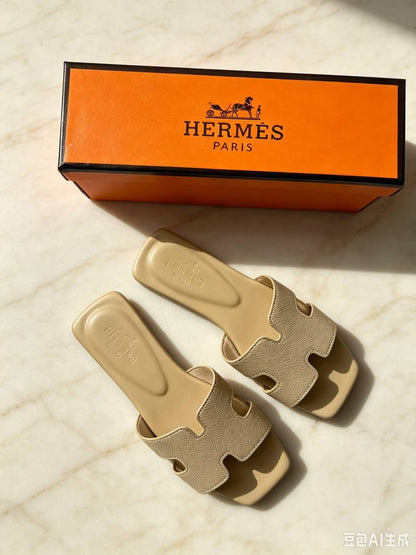 Hermes
60 dhs🇦🇪🇦🇪
sizes 36-41

Zain161
♥️♥️♥️