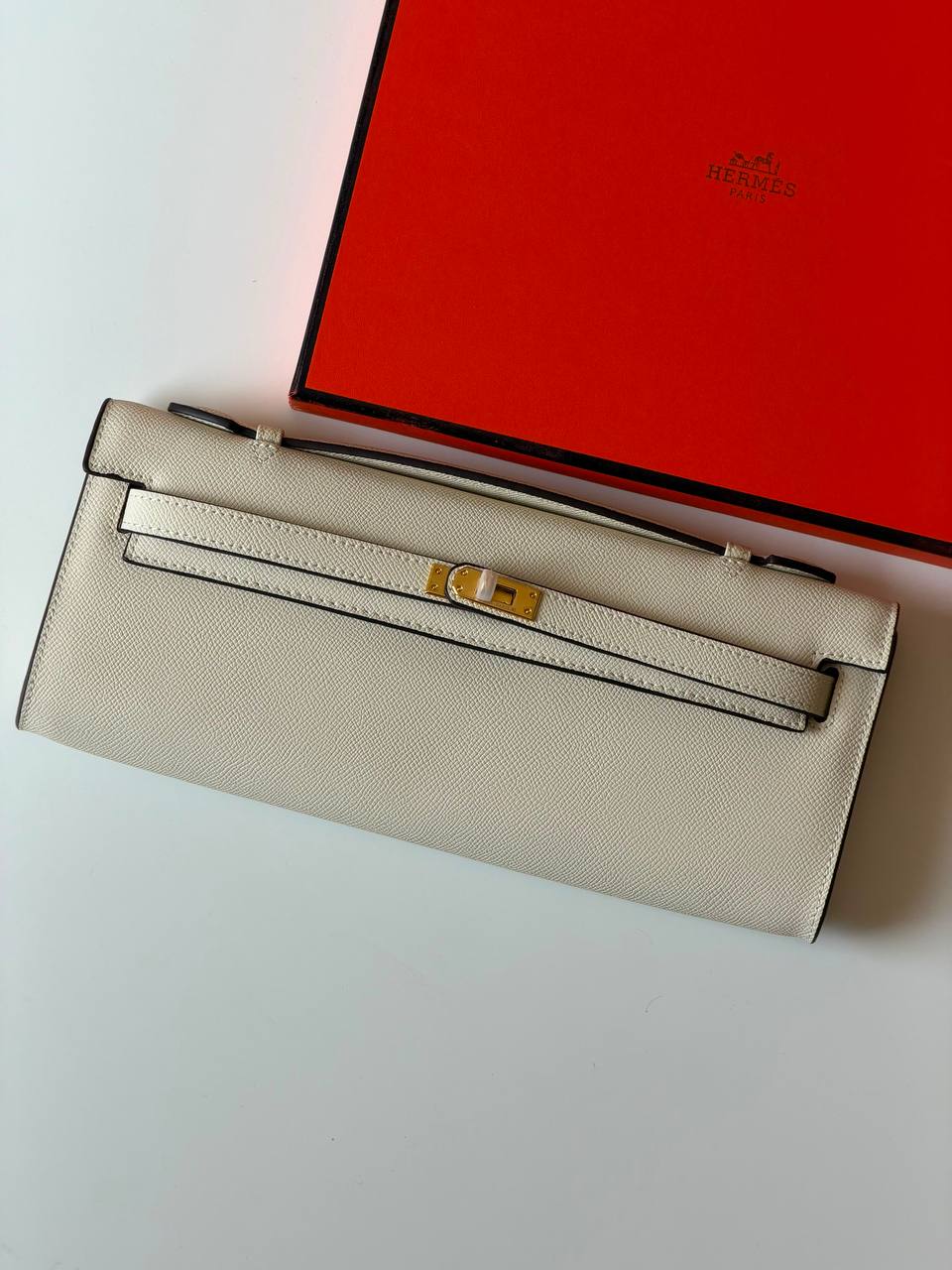 Hermes
 clutch 30cm💥Master quality ✅with box📦
360 dhs✅

Zain52
♥️♥️♥️
