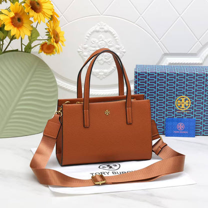 TORY BURCH
Best quality WITH BOX
110 dhs✅
size 24CM

Zain290
♥️♥️♥️