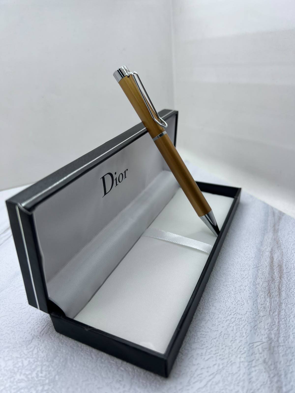 Pens
Dior


55 dhs🇦🇪🇦🇪

Zain182
♥️♥️♥️