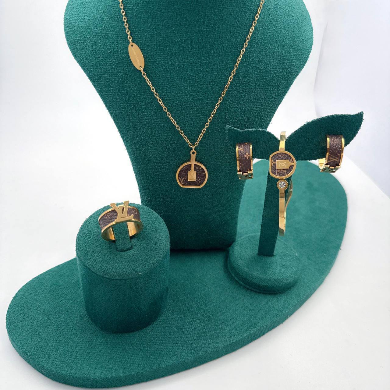 one Set Accessories
50 dhs🇦🇪

Zain45
♥️♥️♥️