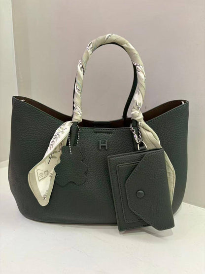 Hermes
120 dhs✅
Size 35 cm

Zain161
♥️♥️♥️