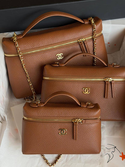Chanel
 𝐕𝐀𝐍𝐈𝐓𝐘 𝐂𝐀𝐒𝐄 𝐖𝐈𝐓𝐇 𝐂𝐇𝐀𝐈𝐍 𝐒𝐔𝐏𝐄𝐑 𝐌𝐀𝐒𝐓𝐄𝐑 𝐐𝐔𝐀𝐋𝐈𝐓𝐘 
𝐋𝐀𝐑𝐆𝐄 -1300 dhs✅
𝐌𝐞𝐝𝐢𝐮𝐦 - 1250 dhs✅
𝐒𝐦𝐚𝐥𝐥 - 1200 dhs✅

ETAG4
♥️♥️♥️