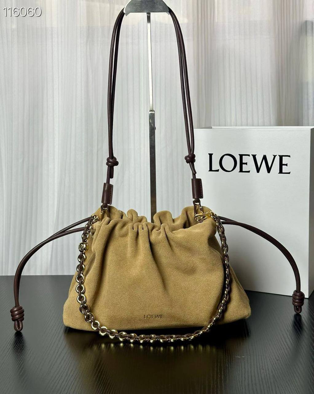 Loewe 
Master
290 dhs✅

Zain153
♥️♥️♥️